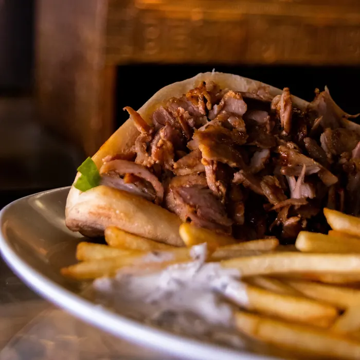 Döner kebab servi avec frites